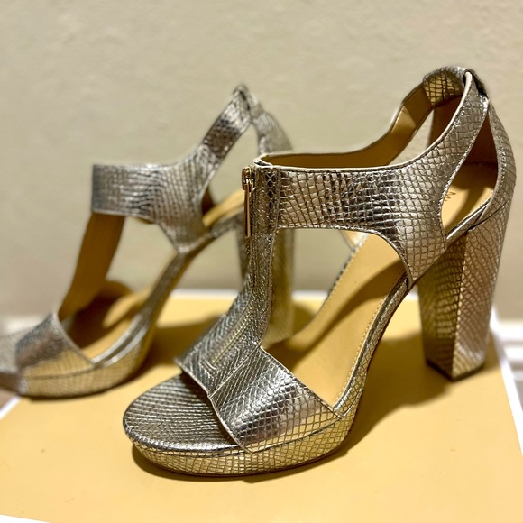 Gold chunky heels with snakeskin print - Picture 5 of 8